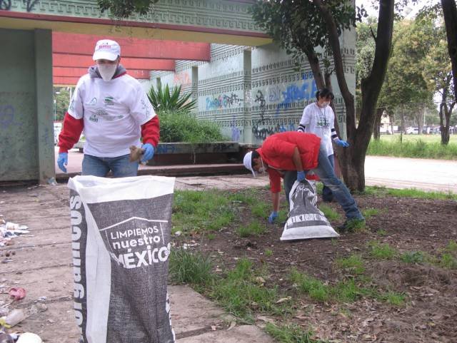 LLEVAN PROGRAMA Â“LIMPIEMOS NUESTRO MÃ‰XICOÂ” A DEPORTIVO AZCAPOTZALCO