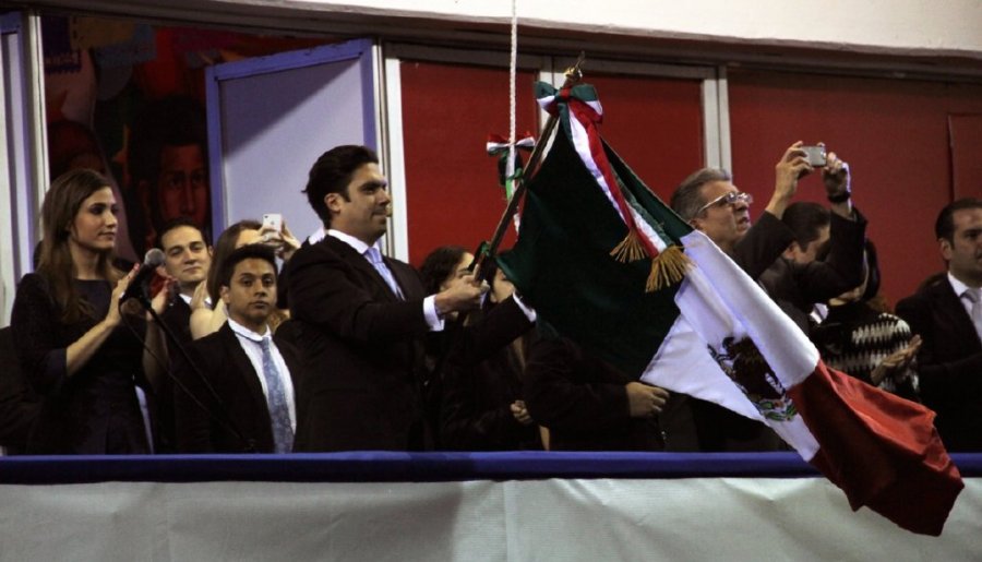 En el CCIV Aniversario de Independencia, Jorge Romero Herrera recreó para los juarenses el tradicional Grito del Cura Hidalgo