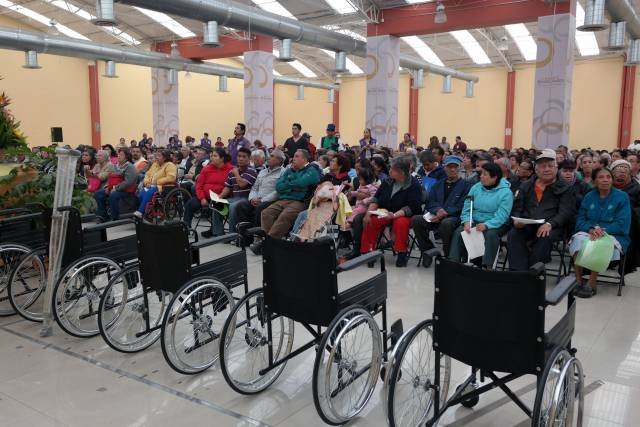 AZCAPOTZALCO ENTREGA APOYOS A PERSONAS CON CAPACIDADES DIFERENTES