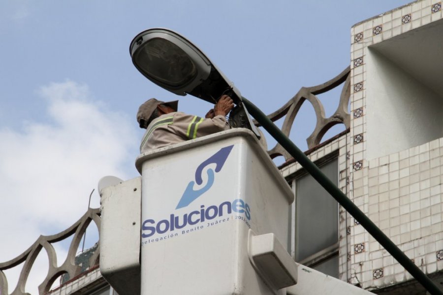 Con mÃ¡s iluminaciÃ³n se combate la inseguridad en la colonia LetrÃ¡n Valle