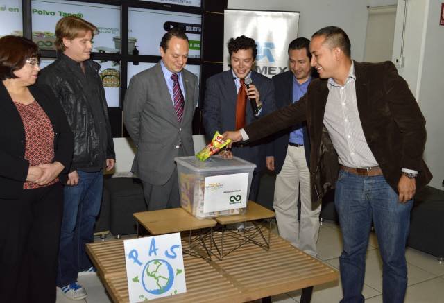 BUSCAN RECICLAR ENVOLTURAS PARA CONVERTIRLAS EN MOBILIARIO URBANO