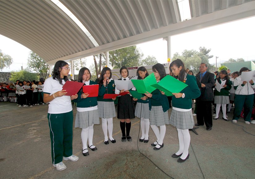 Milpa Alta entrega arcotecho a secundaria a€œTeutlia€