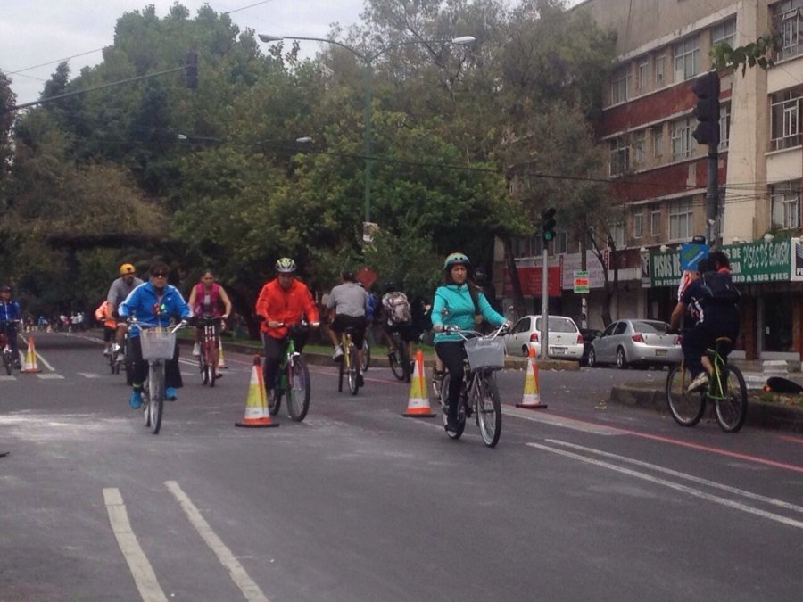 Cada vez son más familias las que se suman al paseo BJ en Bici