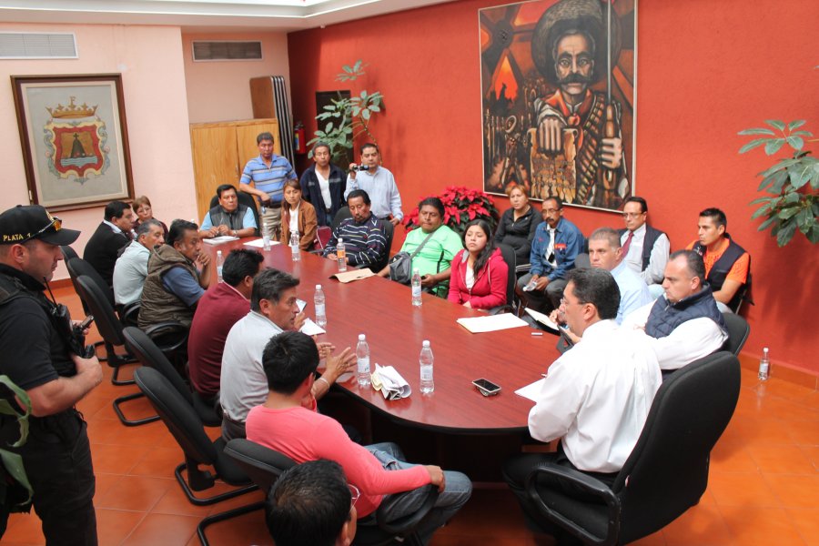 AUTORIDADES DE XOCHIMILCO Y PRESTADORES DE SERVICIOS FIRMAN ACUERDOS PARA BENEFICIOS DEL TURISMO