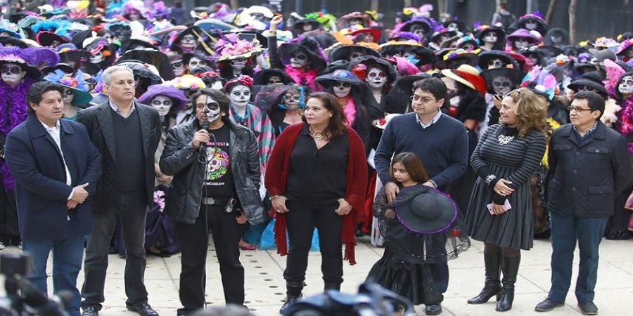 ROMPEN CATRINAS RÉCORD GUINNES EN EL MONUMENTO A LA REVOLUCIÓN