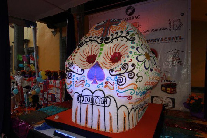Presenta Coyoacán calaverita de azúcar más grande de México