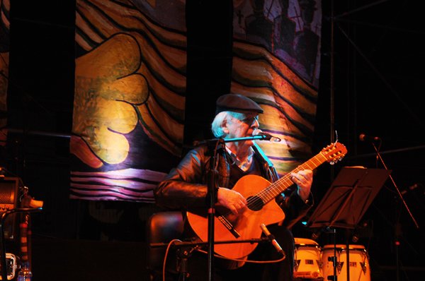 Ofrece Daniel Viglietti recital ante más de 2 mil personas en Coyoacán
