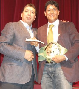 ENTREGA XOCHIMILCO ESTÍMULOS ECONÓMICOS A DEPORTISTAS DESTACADOS