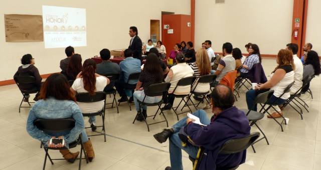 RECIBEN CAPACITACIÓN CUATRO MIL EMPRENDEDORES