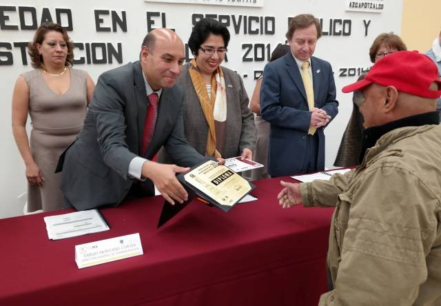 RECONOCE AZCAPOTZALCO A TRABAJADORES CON 60 AÑOS DE TRAYECTORIA