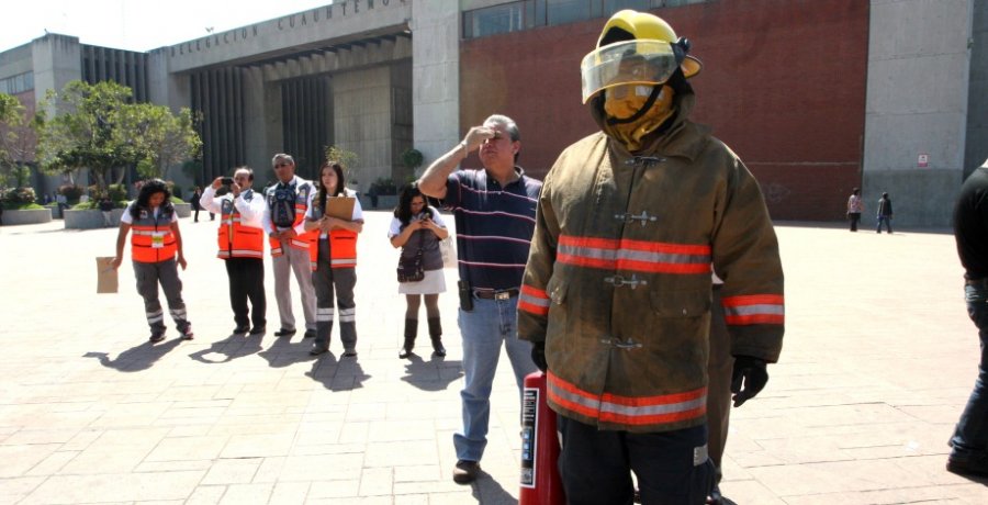 APLICA CUAUHTÉMOC SIMULACRO DE INCENDIO