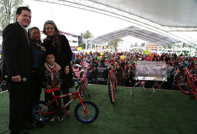CELEBRA GAM CON MEGA ROSCA DE REYES EN EXPLANADA DELEGACIONAL