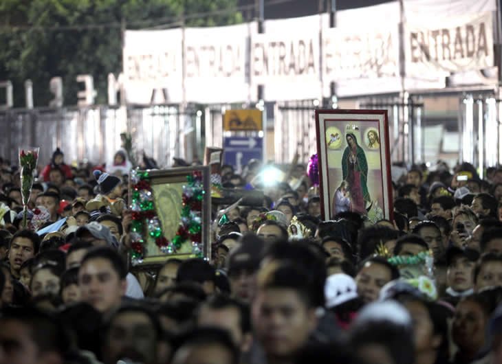 1 MILLÓN 400 MIL PERSONAS ARRIBAN A LAS INMEDIACIONES DE LA BASÍLICA