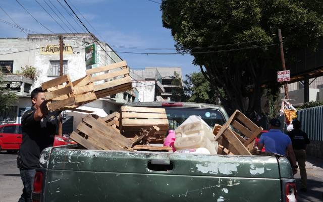 RETIRAN COMERCIO Y OBSTÁCULOS ALREDEDOR DEL HOSPITAL LA RAZA