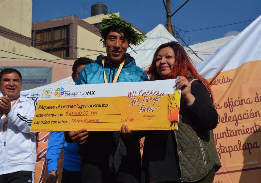 CONCLUYE CARRERA CONMEMORATIVA DEL a€œFUEGO NUEVOa€ EN IZTAPALAPA.