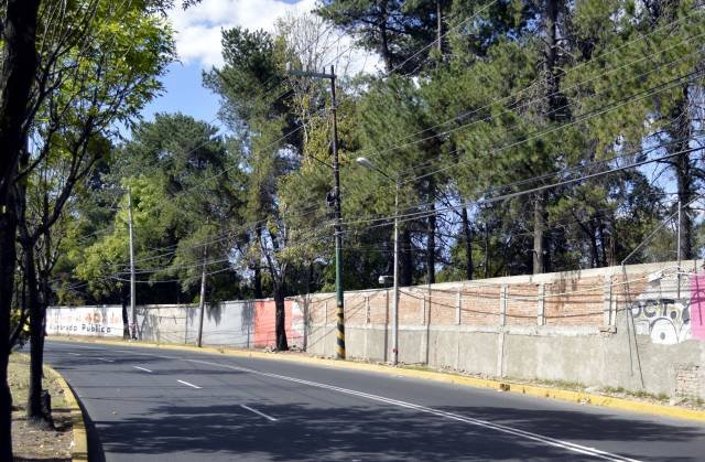 RECONSTRUYEN TRAMO DE BARDA DE PANTEÓN SAN ISIDRO