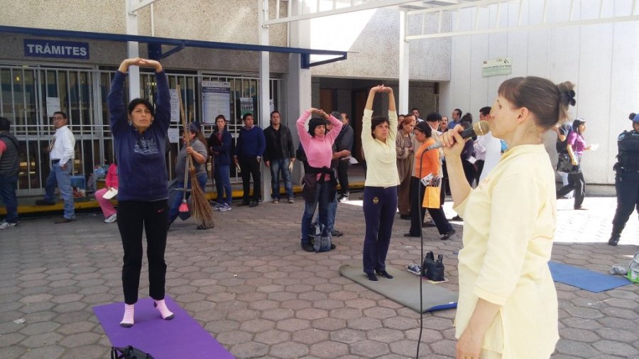 CONMEMORAN a€œDÍA NARANJAa€ EN BENITO JUÁREZ CON CLASE DE YOGA GRATUITA.