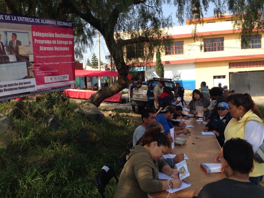 AVANZA LA ENTREGA DE ALARMAS VECINALES EN  XOCHIMILCO