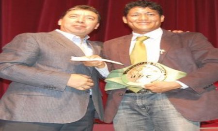 ENTREGA XOCHIMILCO ESTÃMULOS ECONÃ“MICOS A DEPORTISTAS DESTACADOS