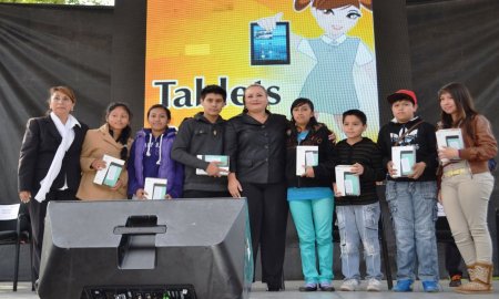LA DELEGACIÃ“N IZTACALCO ENTREGÃ“ 10 MIL TABLETAS ELECTRÃ“NICAS A ALUMNOS DE SECUNDARIA