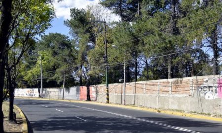 RECONSTRUYEN TRAMO DE BARDA DE PANTEÃ“N SAN ISIDRO