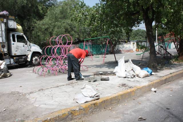 RETIRAN DOS TONELADAS DE BASURA EN ÁREA DE JUEGOS INFANTILES