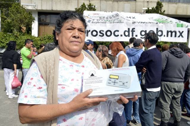 ENTREGAN ALERTAS SÍSMICAS A VECINOS DE AZCAPOTZALCO
