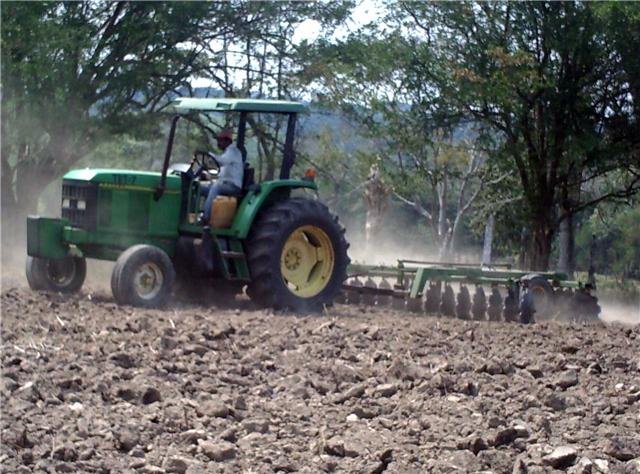 CONTINÚA EL PROGRAMA DE MECANIZACIÓN AGRÍCOLA EN BENEFICIO DE PRODUCTORES DE LA DEMARCACIÓN
