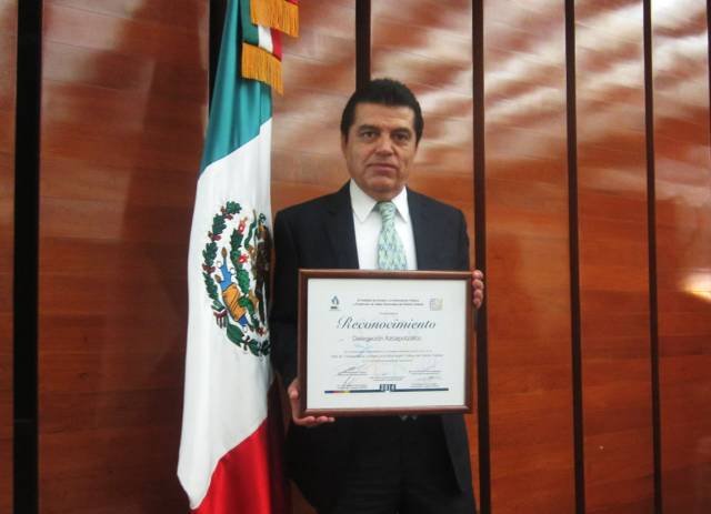ENTREGA INFODF RECONOCIMIENTO POR CAPACITACIÓN