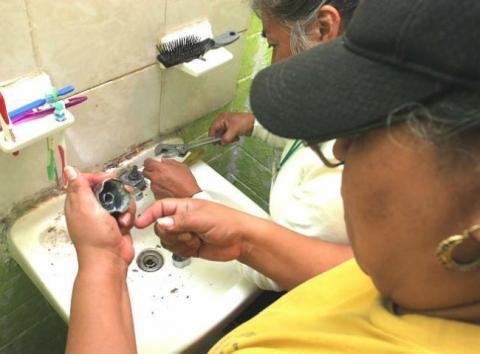 XOCHIMILCO INSTRUYE A MUJERES EN PLOMERIA BÁSICA