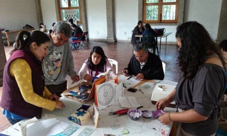 IMPARTEN TALLER DE VITRALES EN LA CASA DE CULTURA