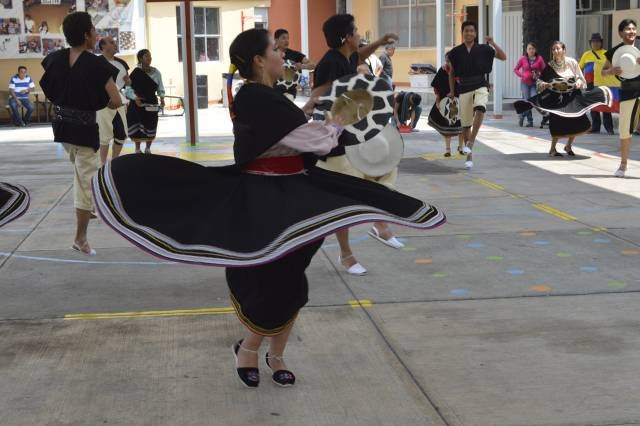 LLEVAN DANZA LATINOAMERICANA A ESPACIOS PÚBLICOS