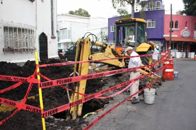 REPARAN SOCAVÓN EN GLORIETA DE CLAVERÍA