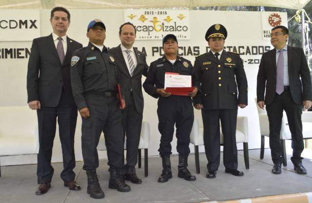RECONOCEN LABOR DE POLICÍAS EN AZCAPOTZALCO