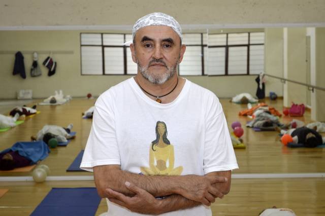 IMPARTE YOGA DESDE HACE 30 AÑOS A PERSONAS DE LA TERCERA EDAD