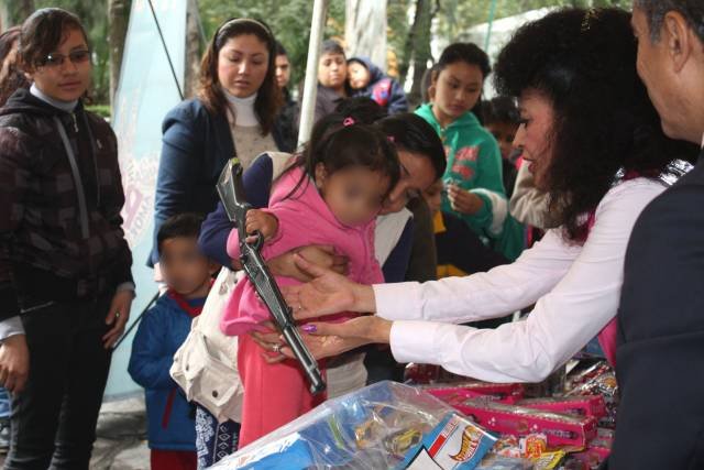 REALIZAN DESARME VOLUNTARIO EN AZCAPOTZALCO