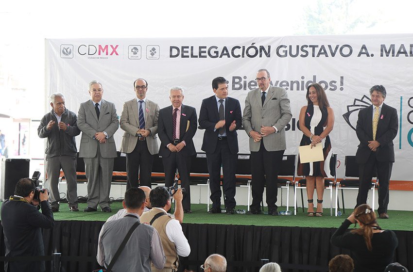 ENTREGA LOBO MIL 500 LENTES A ADULTOS MAYORES CON PROBLEMAS DE LA VISTA