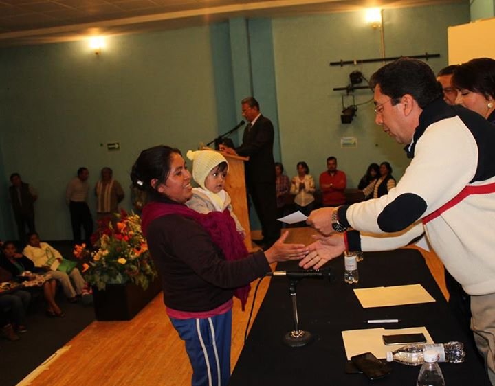 ENTREGAN APOYOS A JEFAS DE FAMILIA DE XOCHIMILCO