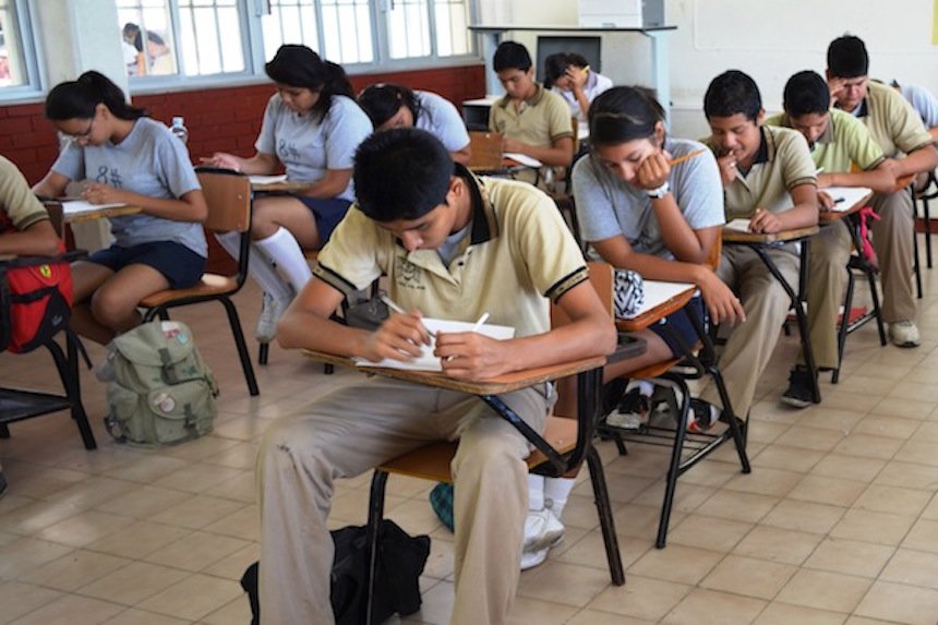 LA DELEGACIÓN IZTACALCO ENTREGÓ RECONOCIMIENTOS POR EXCELENCIA ACADÉMICA A 70 ESTUDIANTES
