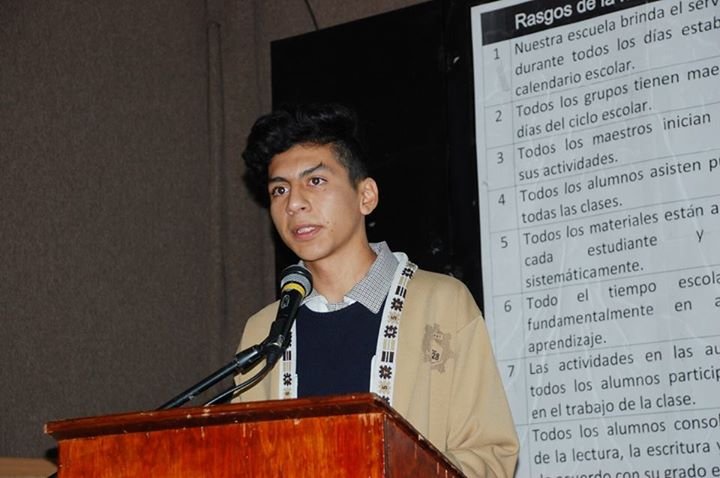 RECIBE JOVEN XOCHIMILCA PREMIO INTERNACIONAL