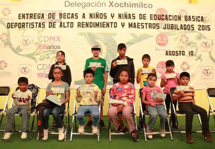 OTORGA XOCHIMILCO BECAS PARA IMPULSAR EL DESARROLLO INTEGRAL DE SUS HABITANTES
