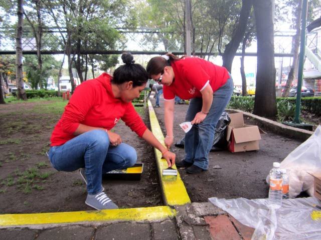 REALIZAN JORNADA DE LIMPIEZA EN EL CAMELLÓN DE CAMARONES