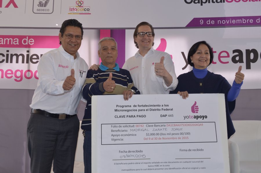 Entrega de apoyos económicos a micronegocios de Iztacalco