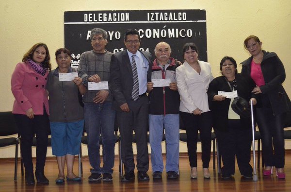 La Delegación Iztacalco entregó apoyos económicos a 2 mil adultos mayores de escasos recursos