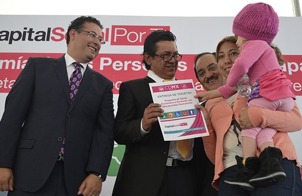 DIF DF y Delegación Iztacalco realizaron entrega de apoyos a personas con discapacidad