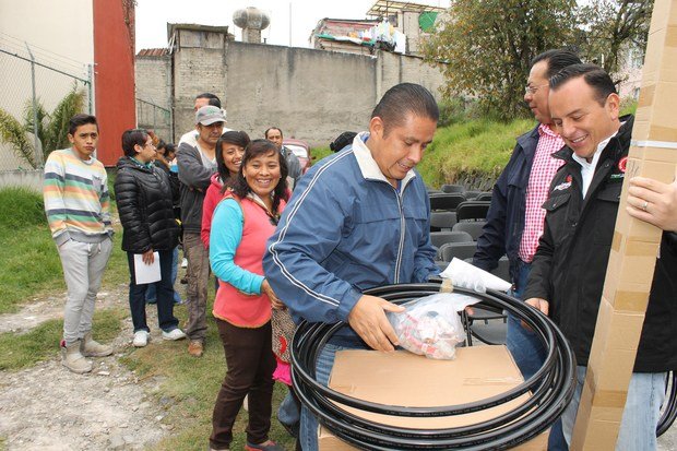 ENTREGAN CALENTADORES SOLARES A VECINOS DE LA COLONIA CUAJIMALPA 1