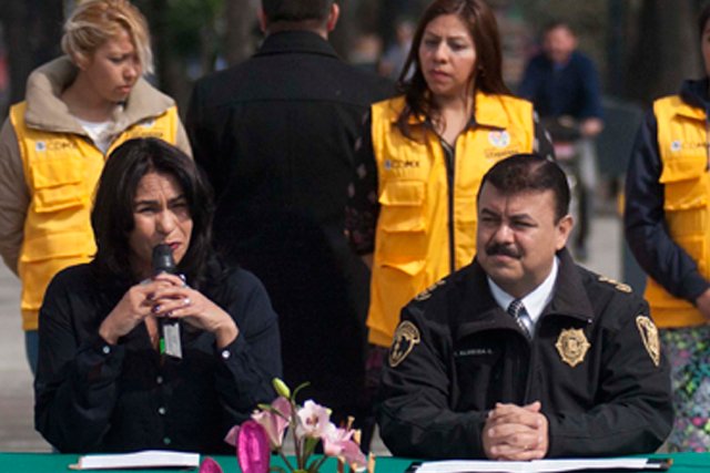 CINCUENTA MUJERES PROTEGERÁN A PEATONES Y AGILIZARÁN LA VIALIADAD EN IZTAPALAPA
