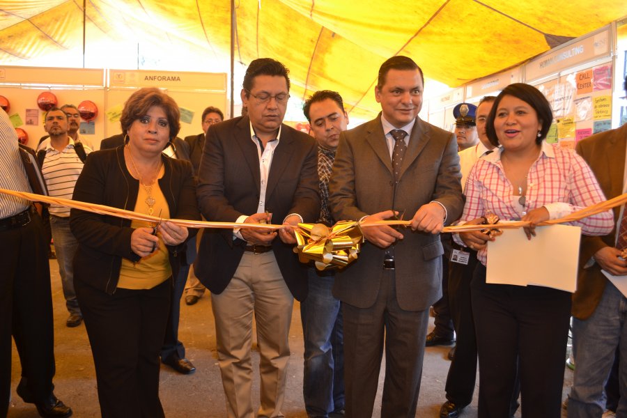 Carlos Estrada inauguró la Feria del Empleo Iztacalco 2015
