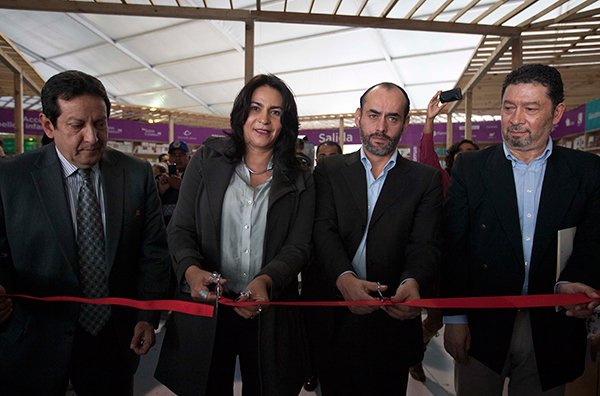 INAUGURA DIONE ANGUIANO LIBRERÍA ITINERANTE EN IZTAPALAPA