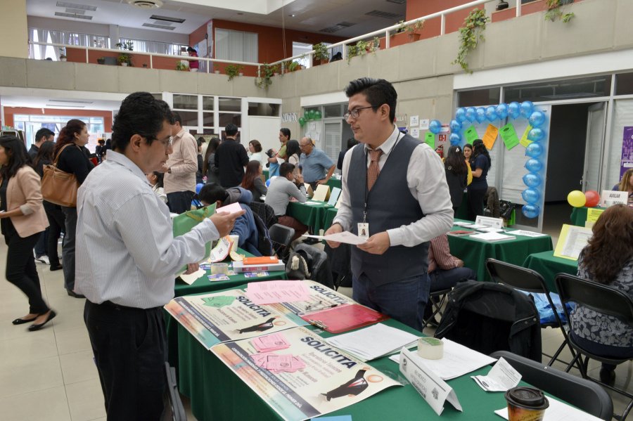 Acudieron 250 personas a postularse en Microferia del Empleo; ofertas orientadas a jóvenes y tercera edad